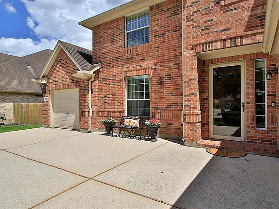 4th image of 5527 Darschelle Dr