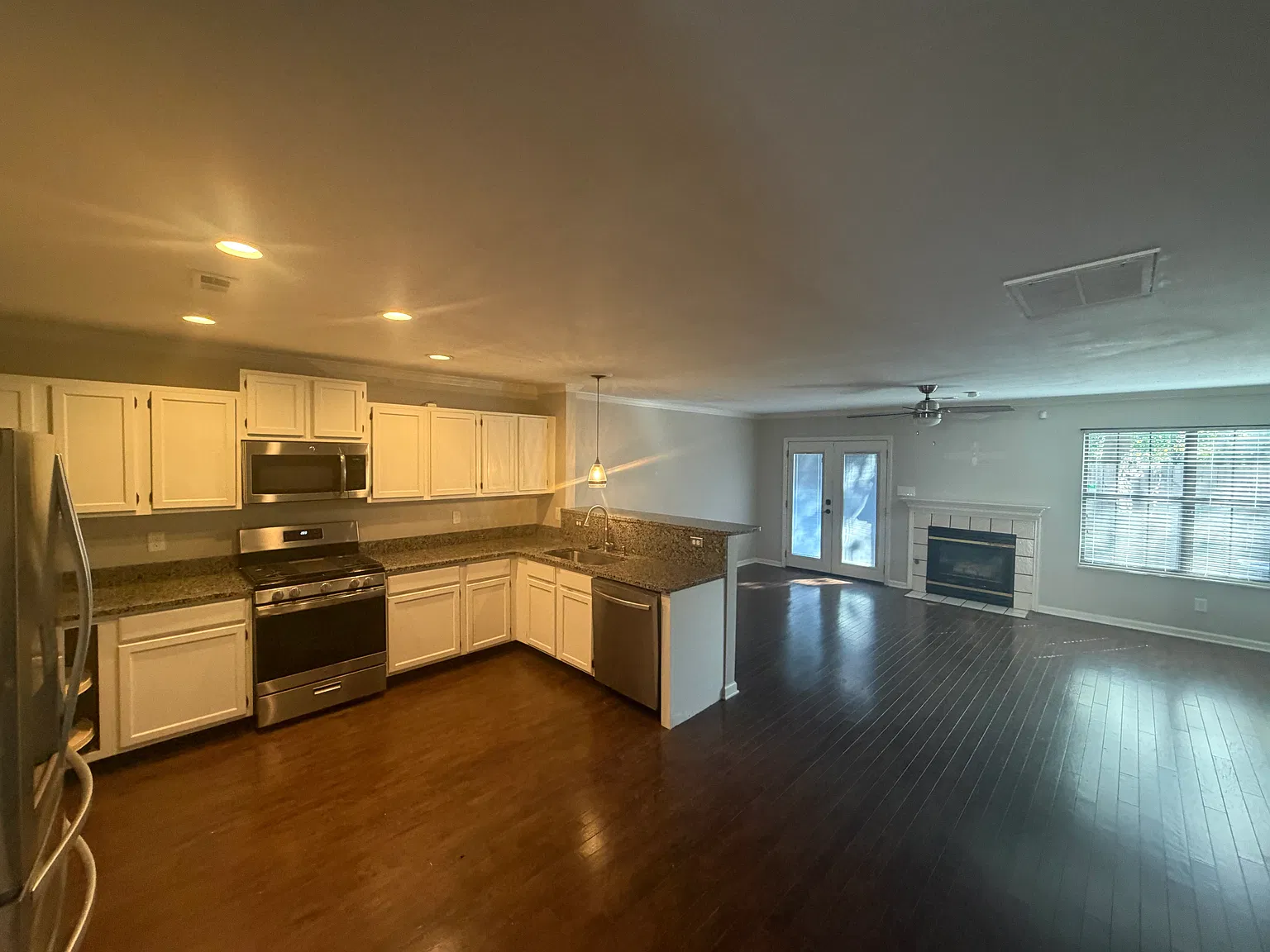 812 Farragut Commons Dr — Photo 2