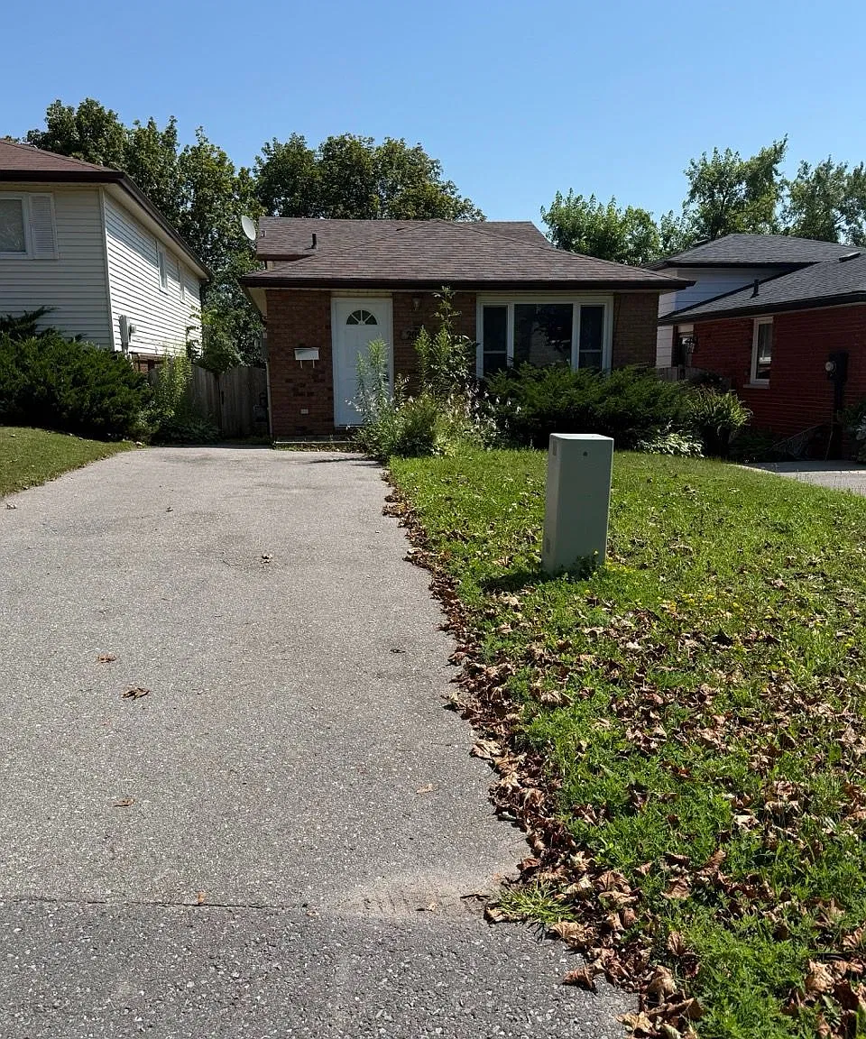 5 bed, $2,999 — Photo 1