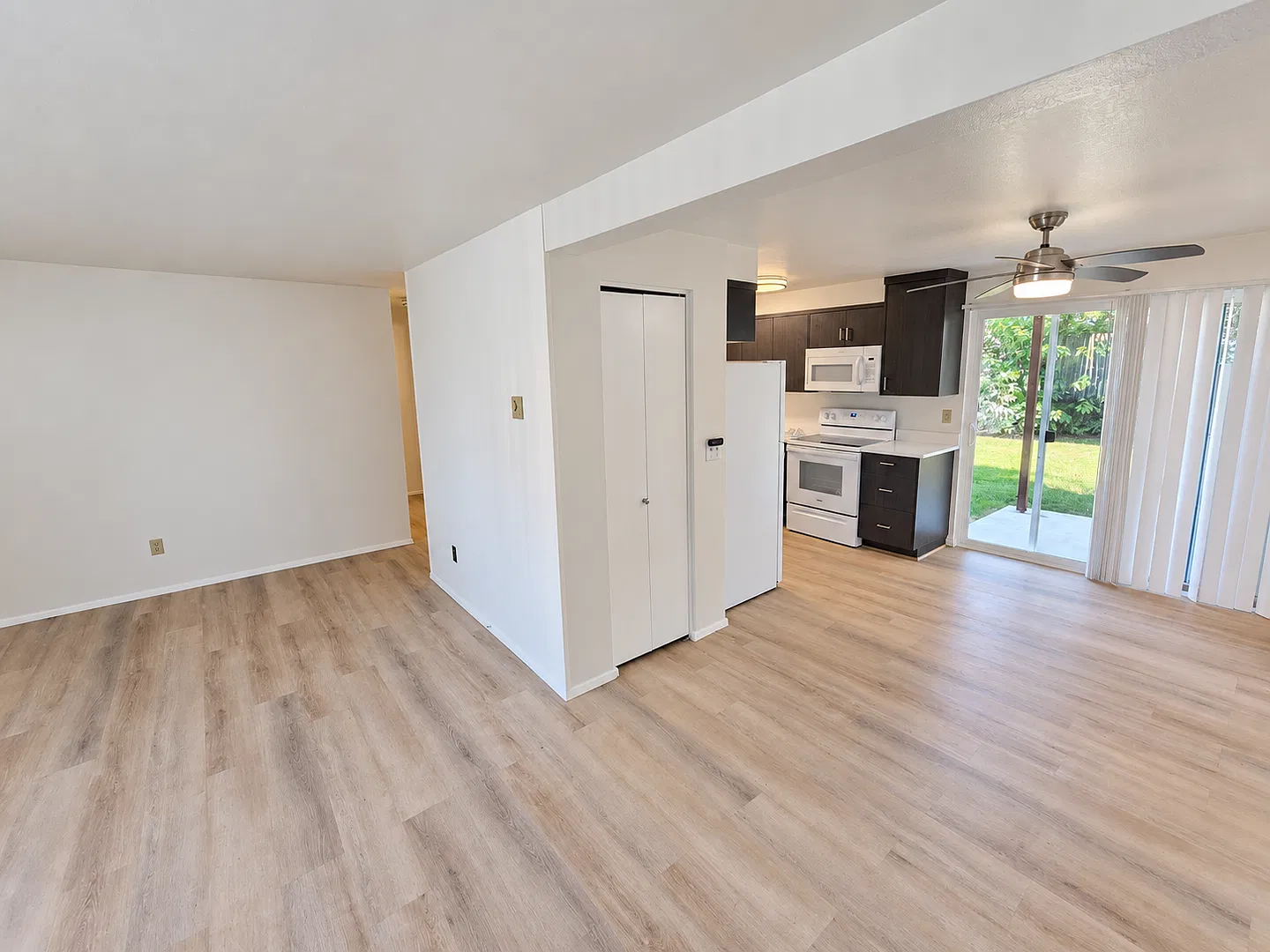 1416 W Sandalwood Dr — Photo 3