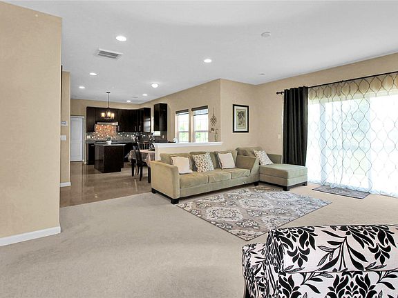 3rd image of 11 Country Woods Dr