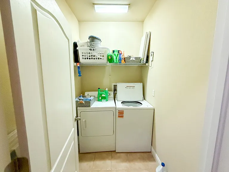 2946 SW 35th Pl #41 — Photo 9