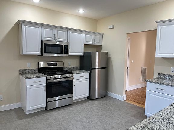 3rd image of 129 Woburn St Floor 1