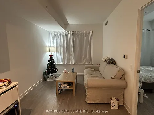 8 Wellesley St E Photo 1