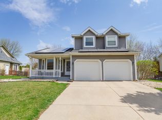 961 Almond Dr, Aurora, IL