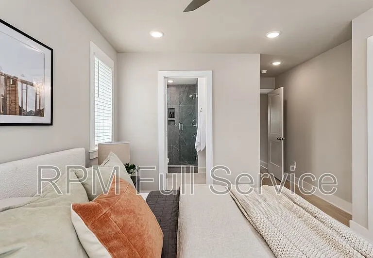 700 N Dupont Ave #228 — Photo 8