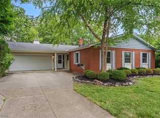 5643 Park Ridge Dr, North Olmsted, OH 44070