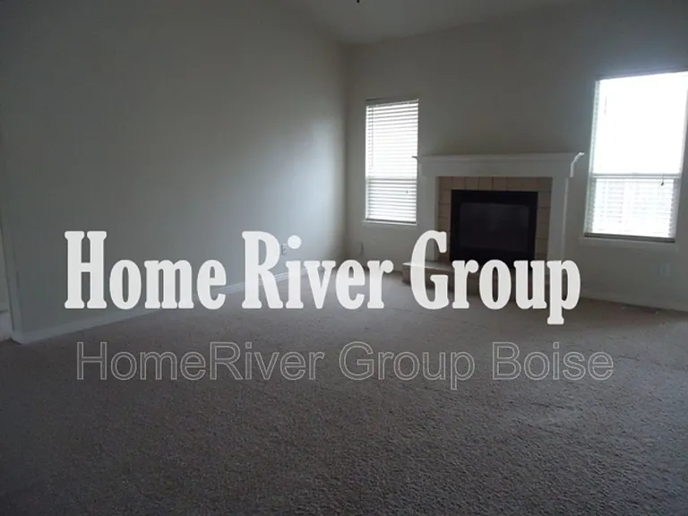 378 E Washakie St — Photo 5