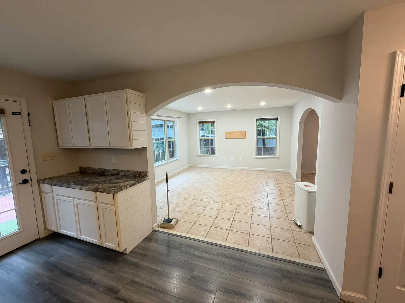 4 bed, 2.5 bath, 2556 sqft, $3,000 — Photo 4