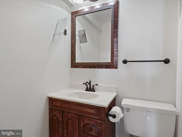 5200 Holden St — Photo 36