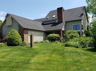 18 Cobblestone Dr, Queensbury, NY 12804