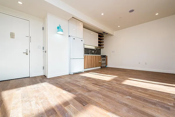 Rented by Nooklyn NYC LLC | media 72