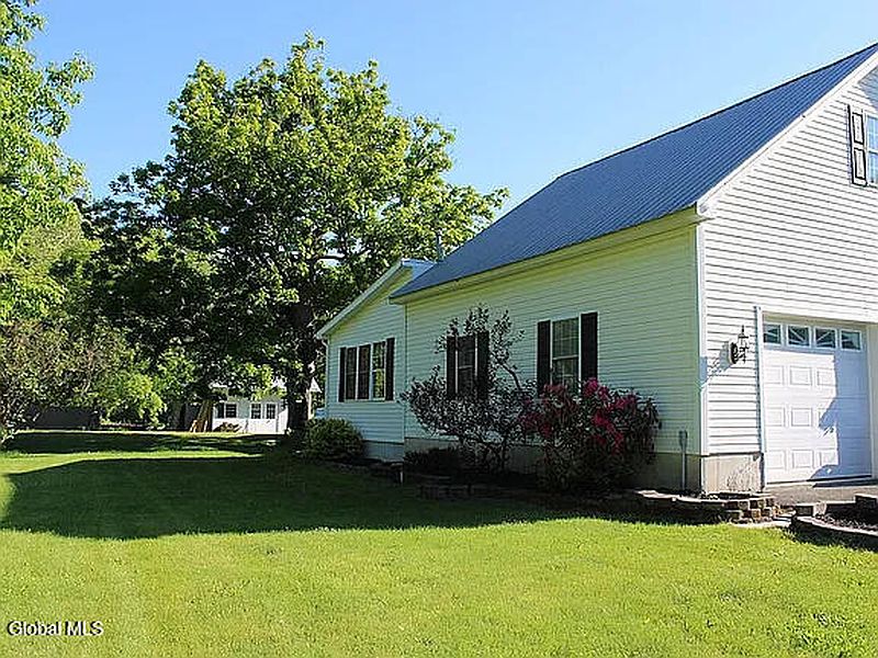 4th image of 122 Howe Cave Road