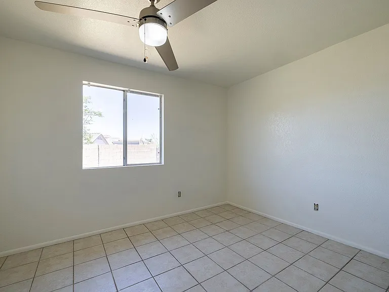 Meridian 21 Apartments — Photo 32