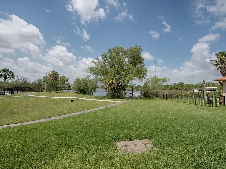 238 Debbie Ln — Photo 34