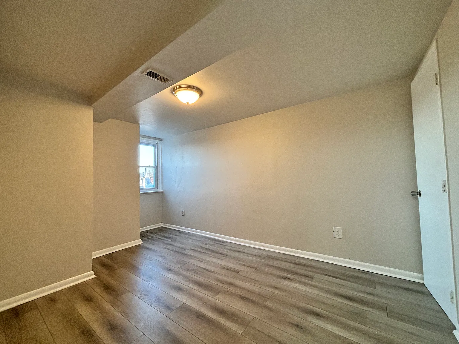 1 bed, 700 sqft, $995 — Photo 4