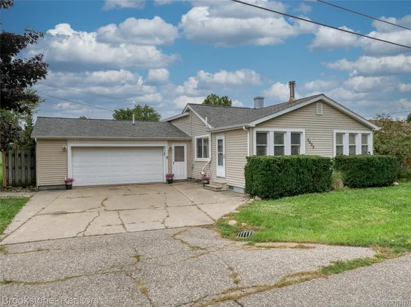 3023 Baker Hts, Flint, MI 48507