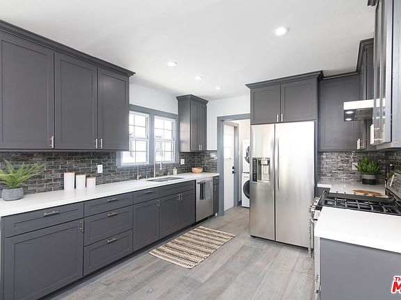 5th image of 2618 S Bedford St