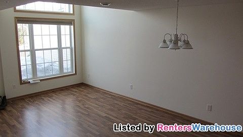 5th image of 10104 Fillmore St NE
