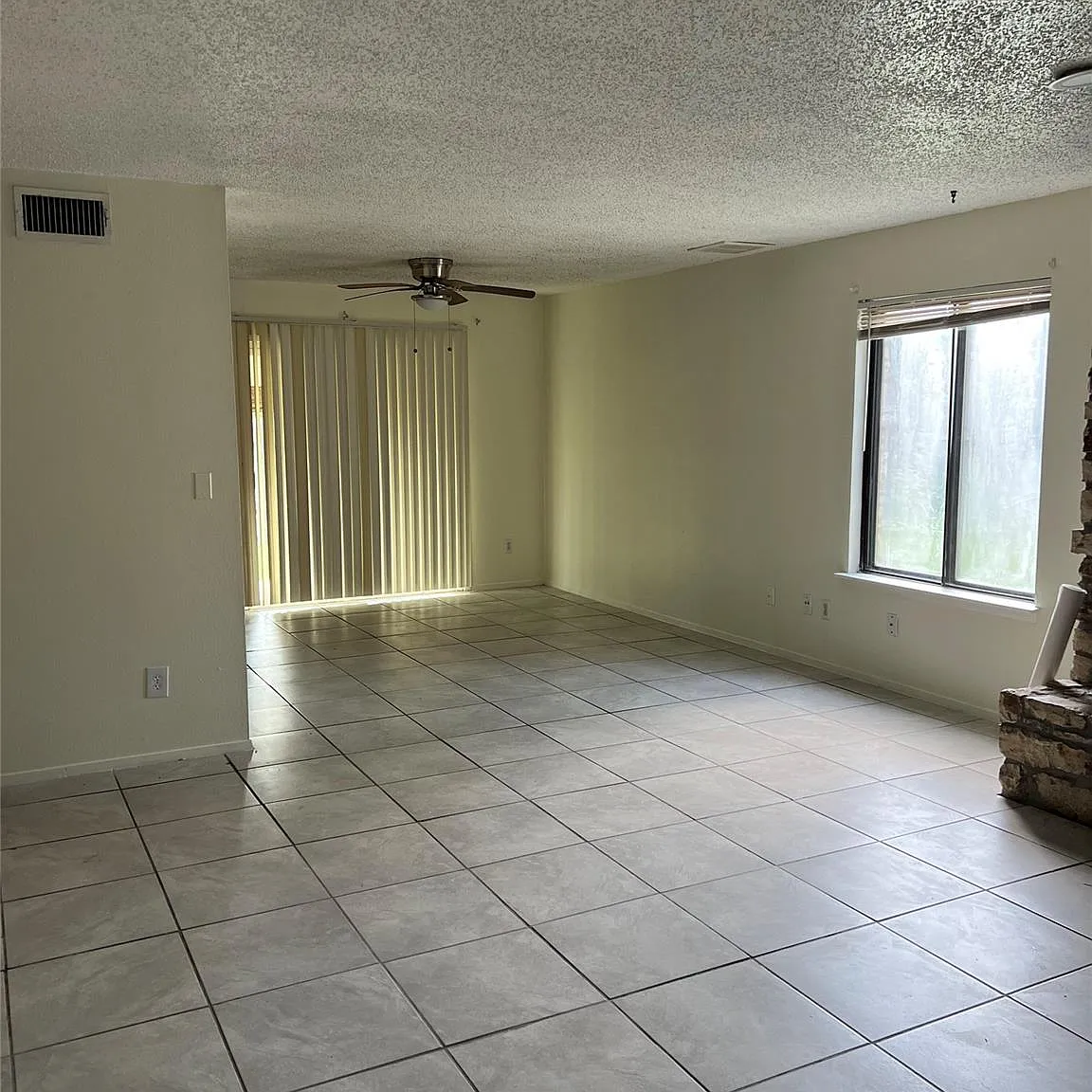 3 bed, 2.5 bath, 1900 sqft, $1,500 — Photo 2