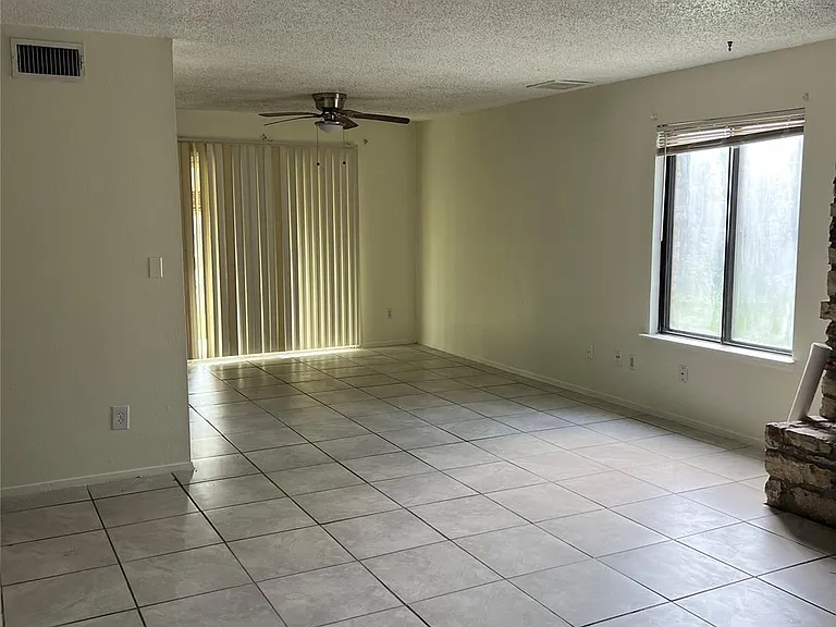 8423 Fathom Cir #B — Photo 2