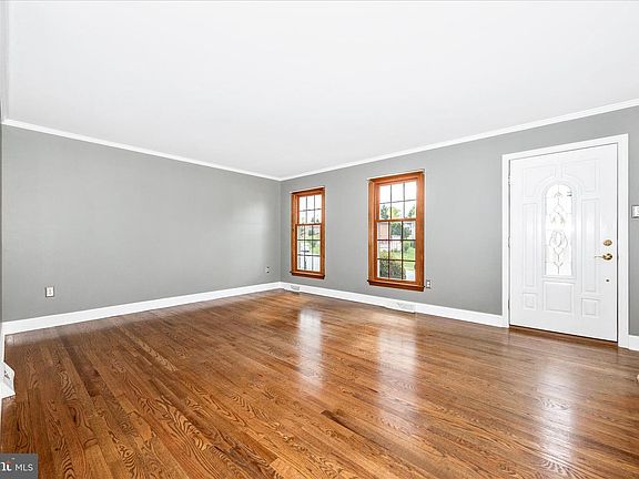 5th image of 47 Stanford Rd