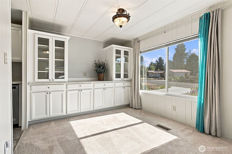 5th image of 62 Holley Circle