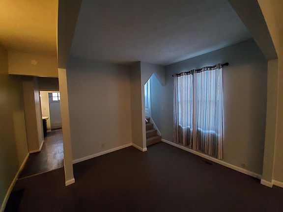 FAMILY ROOM EAT-IN AREA