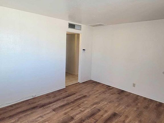 5th image of 542 Bataan Cir