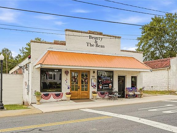2nd image of 106 N Main St