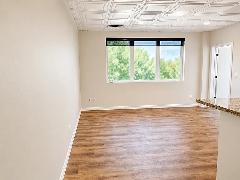 500 Red Table Apartments — Photo 38