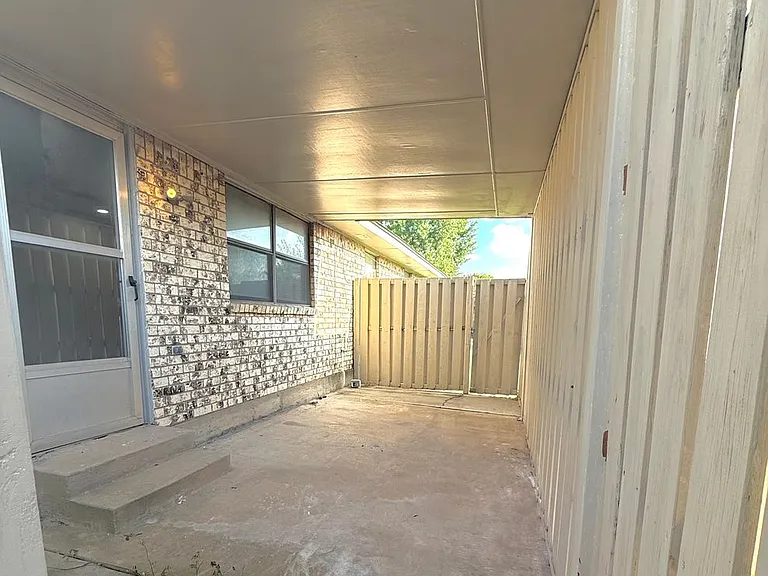 2904 Broadway Ter — Photo 24