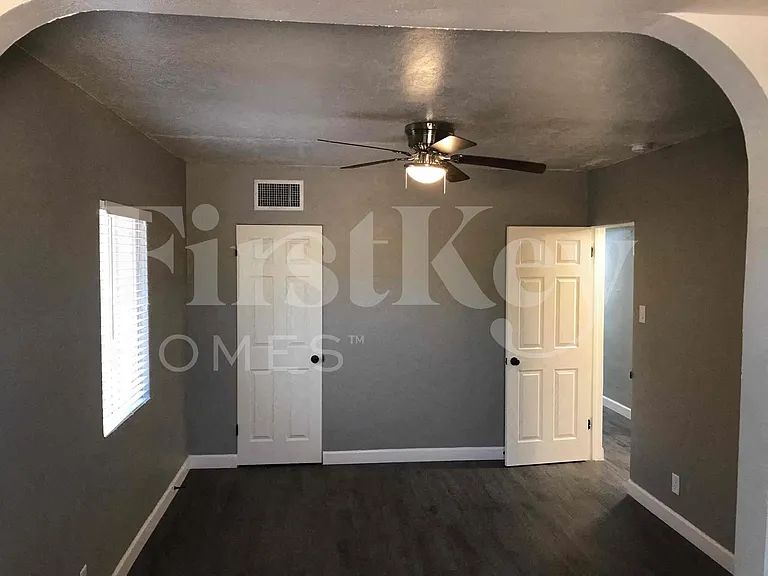 4319 N 15th Ave — Photo 6