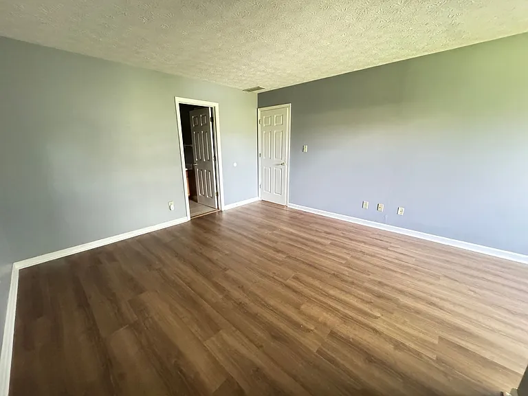 1049 Mustang Ct — Photo 16