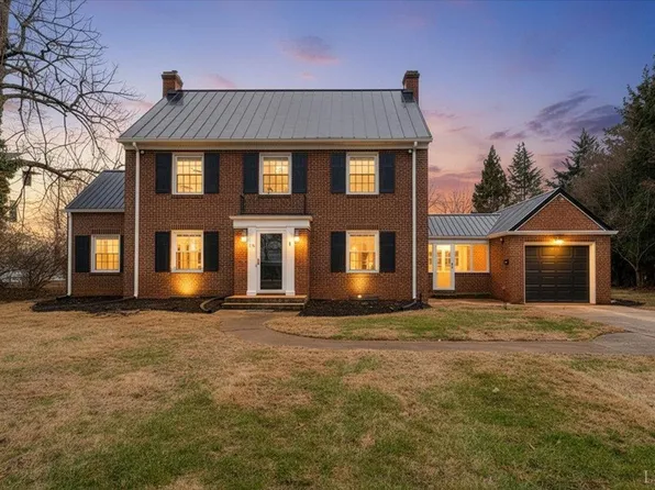 904 Longwood Ave, Bedford, VA 24523