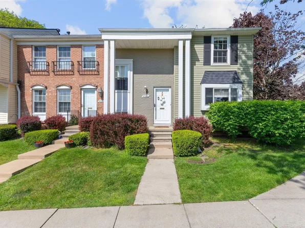 37300 Charter Oaks Blvd, Clinton Township, MI 48036