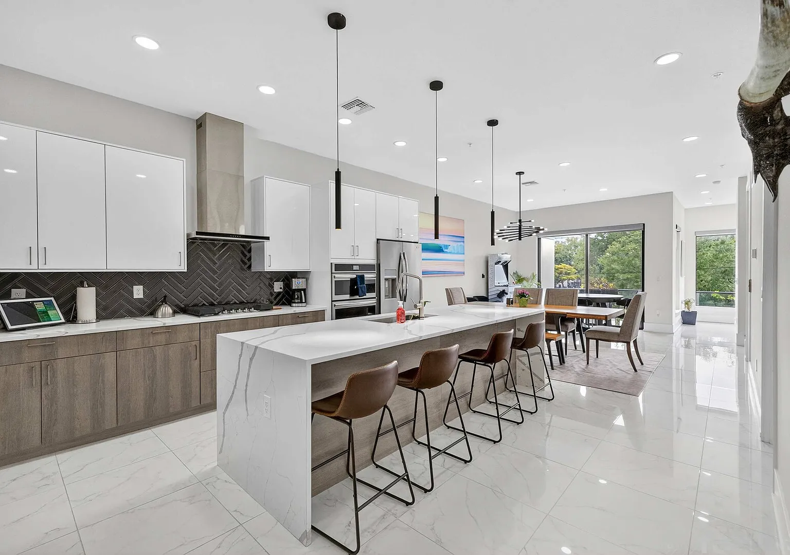 Spacious 4BR Home with Rooftop Oasis — Photo 3