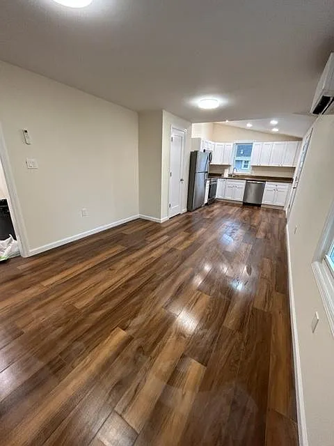 2 bed, 900 sqft, $3,600 — Photo 1