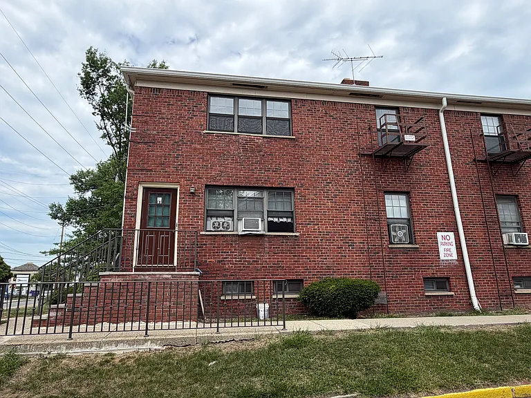 51 W Essex St #B — Photo 10