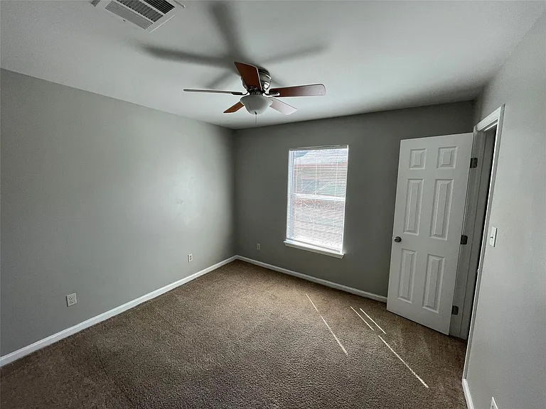 1041 Lott Ave — Photo 11