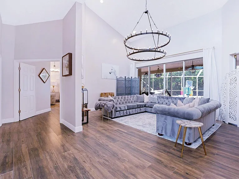 15835 Meadow Wood Dr — Photo 2