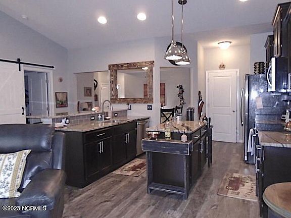 4th image of 616 Cambeck Dr SE Unit 4