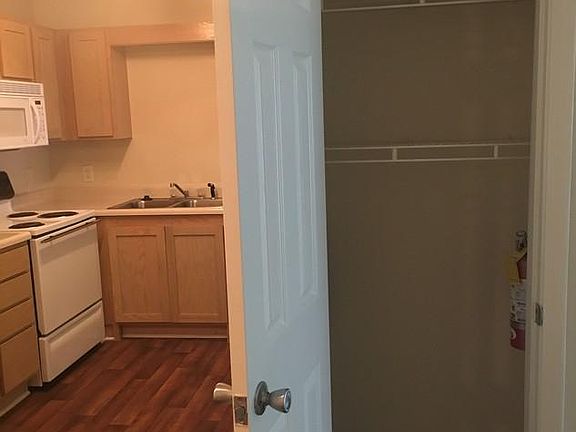 4th image of 304 Addison Pointe Dr Unit G