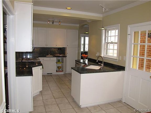4th image of 301 West Drive Cir