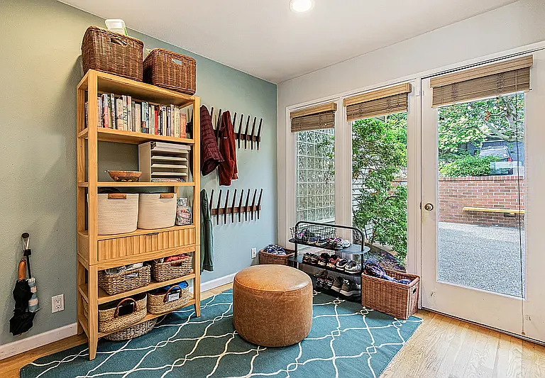 10508 Exeter Ave NE — Photo 4