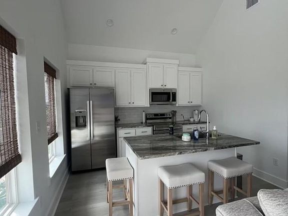 3rd image of 973 Alberdie Dr