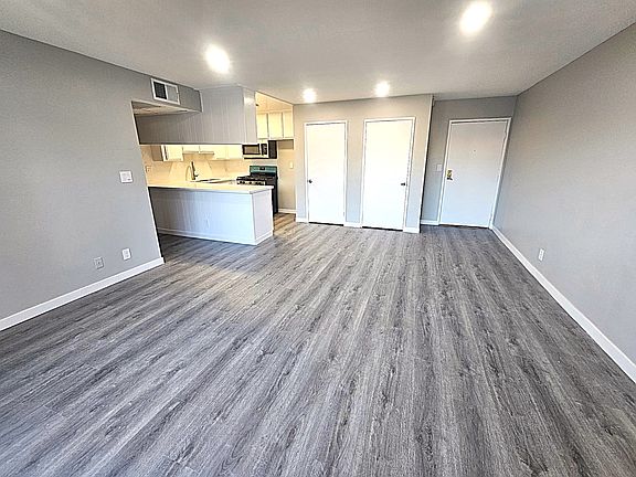 2nd image of 2558 S Sepulveda Blvd