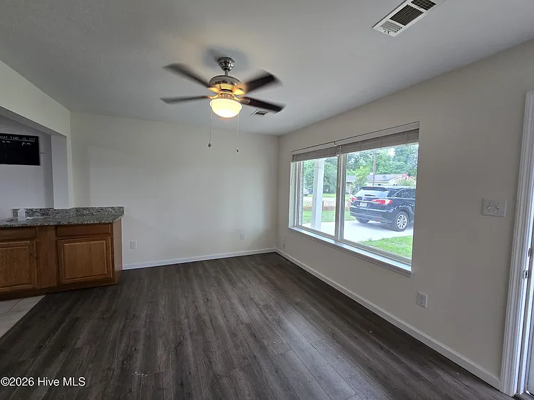 1321 Cherry Ave — Photo 7