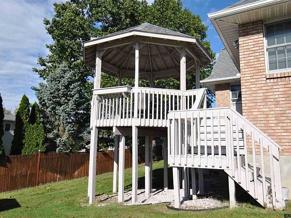 3rd image of 7 Van Tassel Ct
