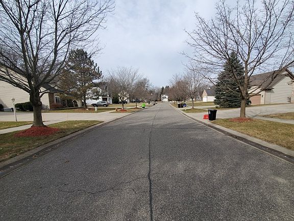 4th image of 7461 Pineland Ct